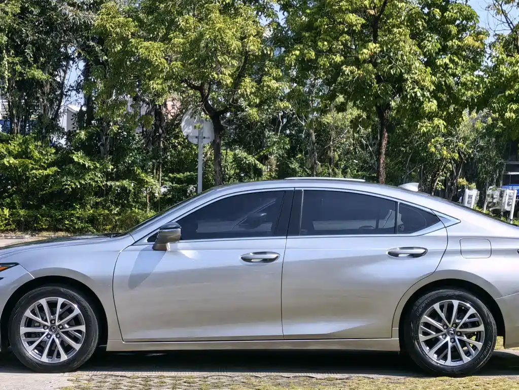 Lexus ES — фото 4