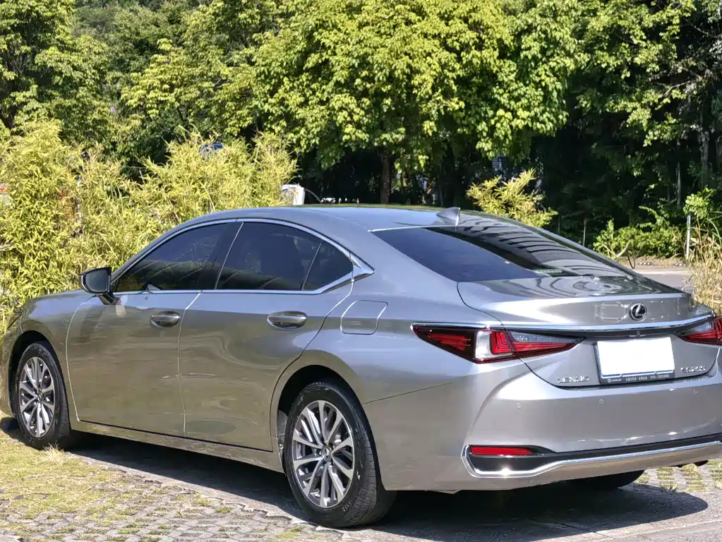 Lexus ES — фото 5