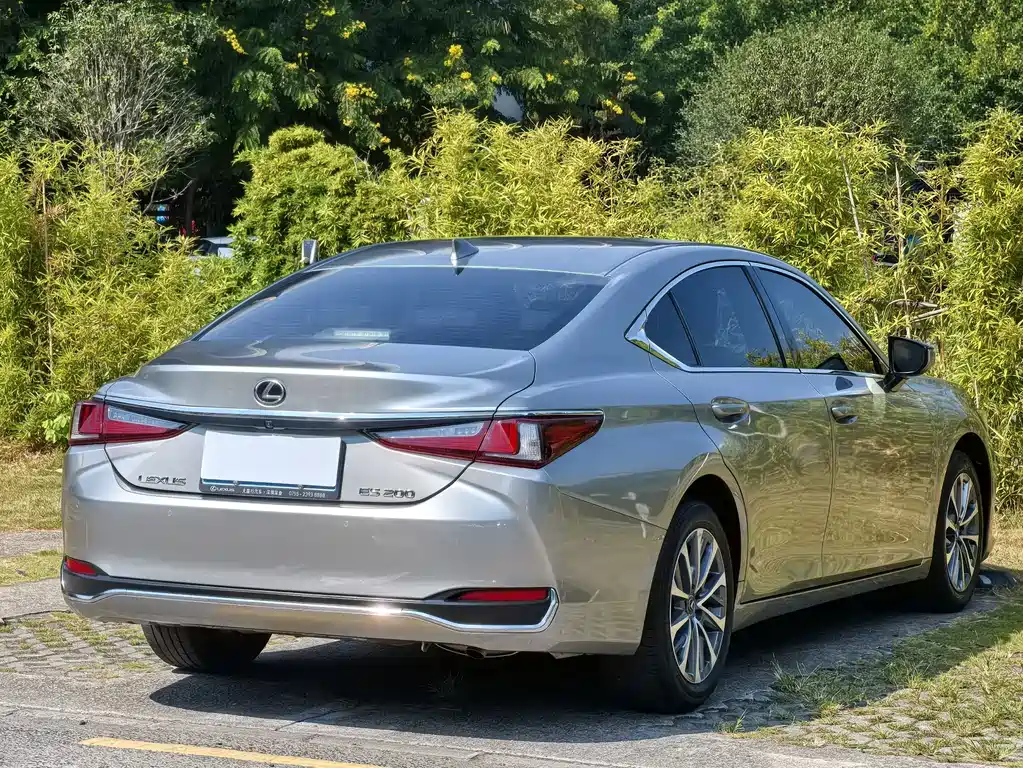 Lexus ES — фото 8