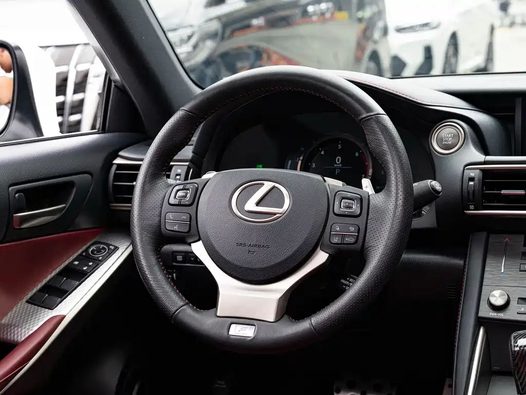 Lexus IS — фото 14