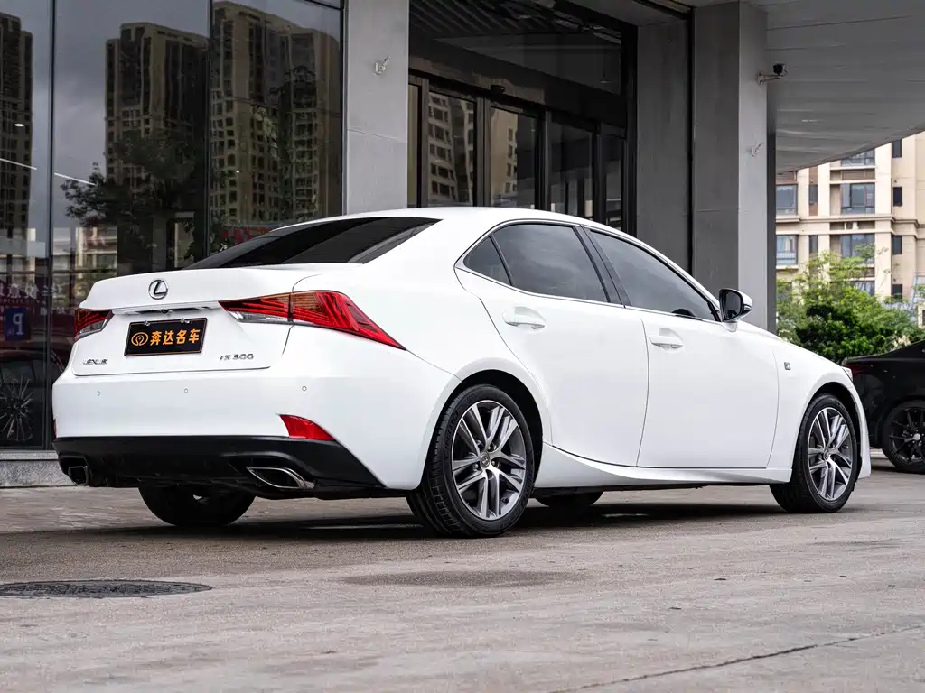 Lexus IS — фото 3