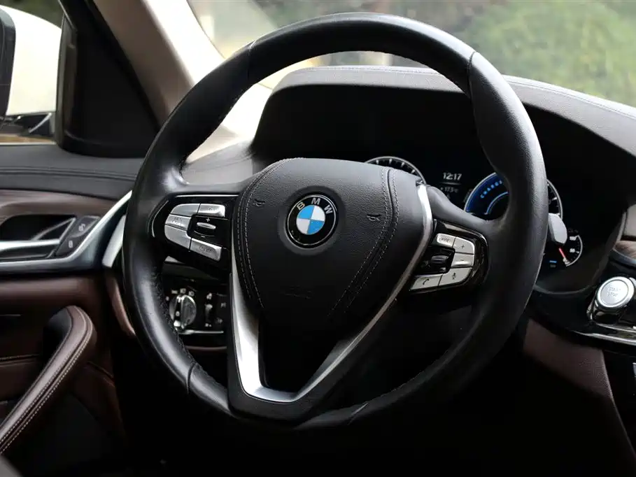 BMW 5 Series New Energy — фото 14
