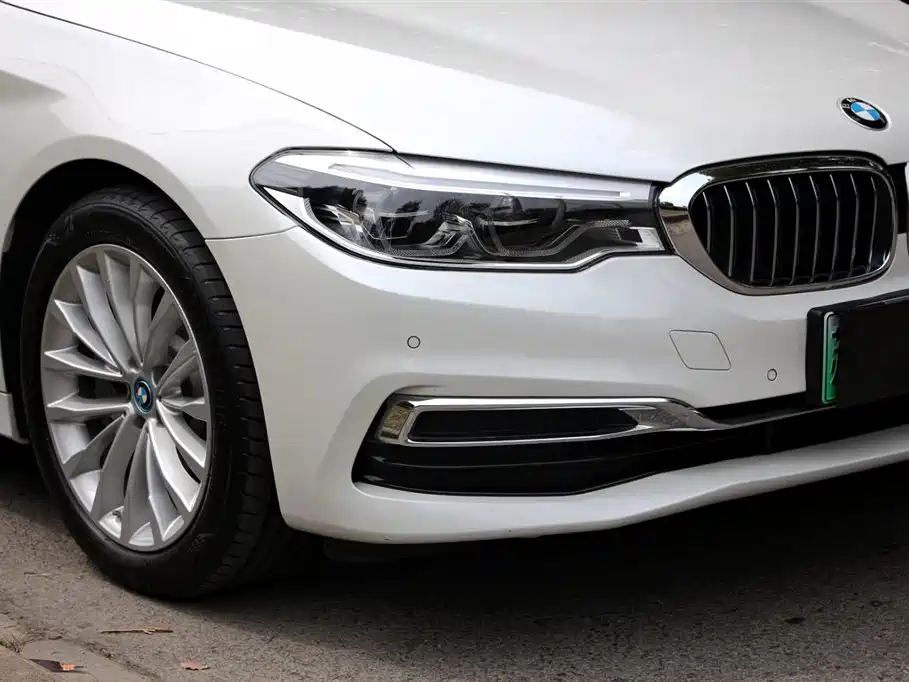 BMW 5 Series New Energy — фото 17