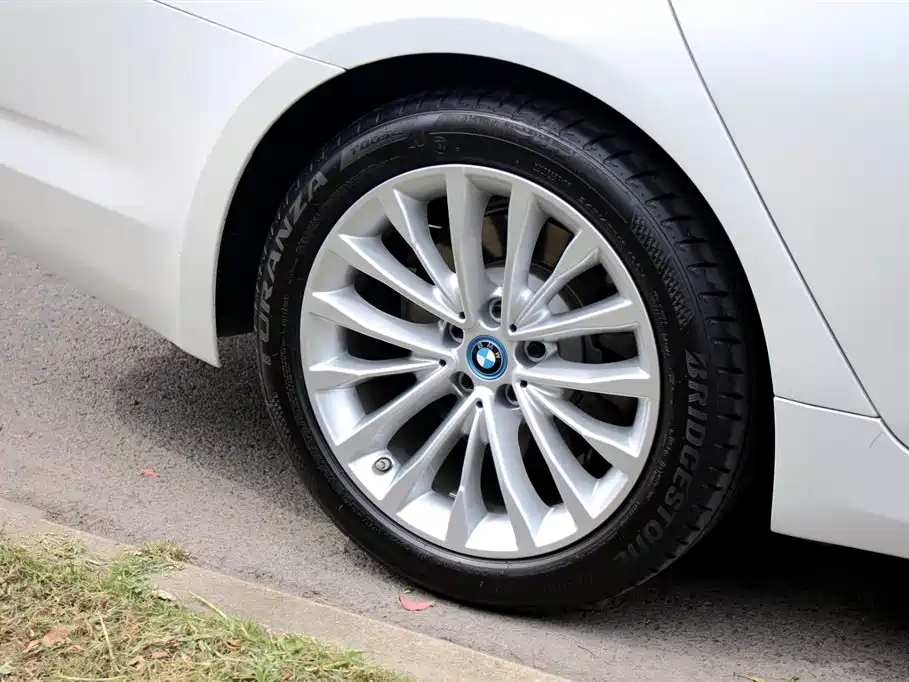 BMW 5 Series New Energy — фото 18