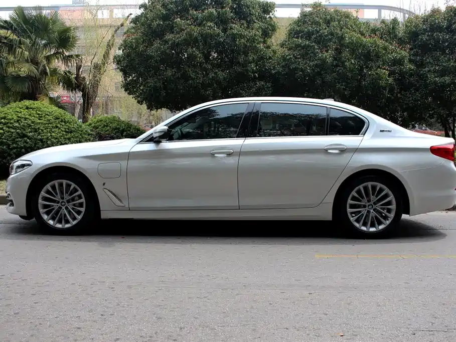 BMW 5 Series New Energy — фото 4