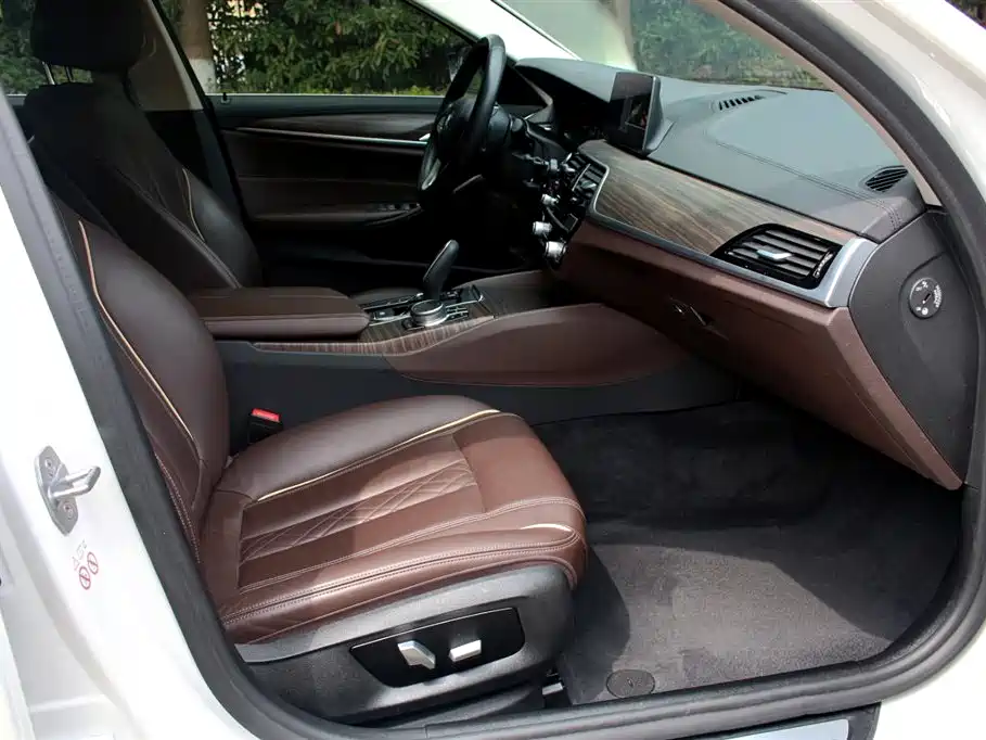 BMW 5 Series New Energy — фото 10