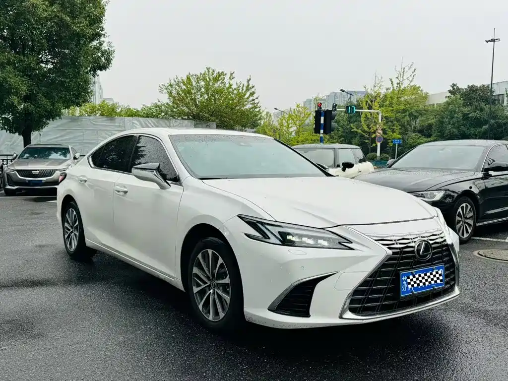 Lexus ES — фото 3
