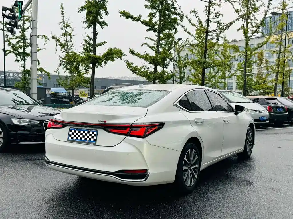 Lexus ES — фото 9