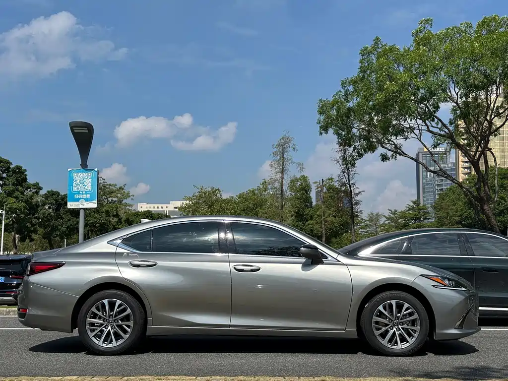 Lexus ES — фото 15