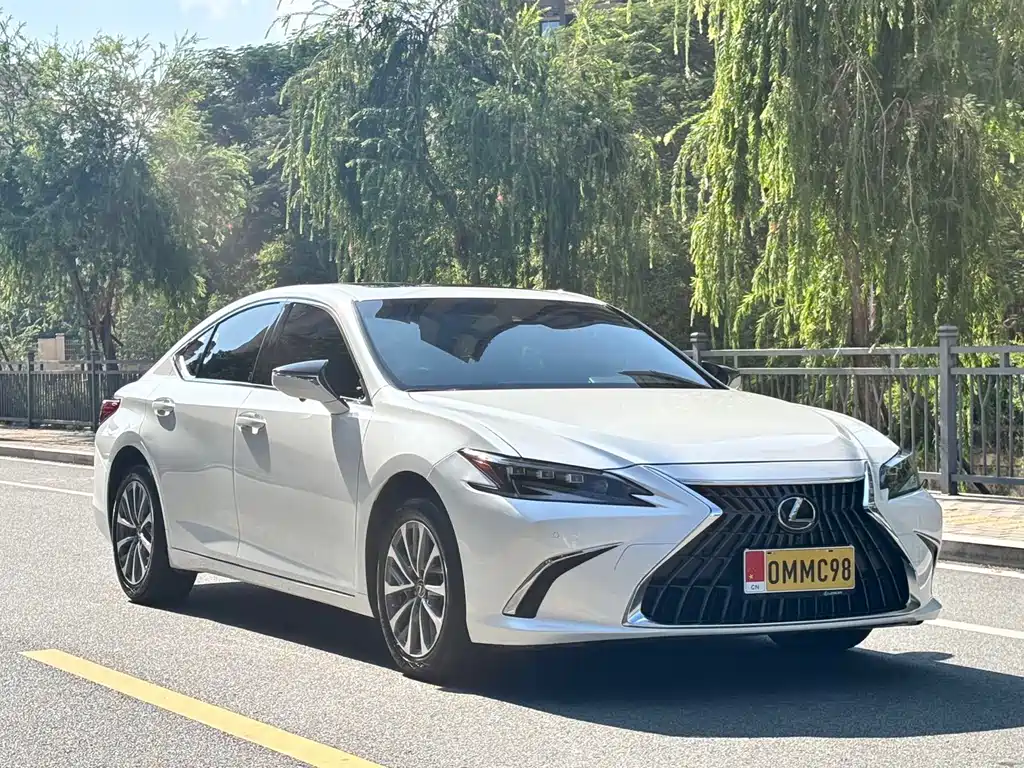 Lexus ES — фото 3