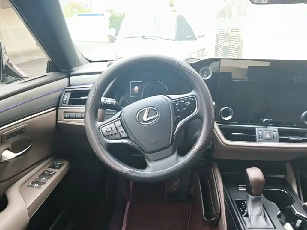 Lexus ES — фото 10