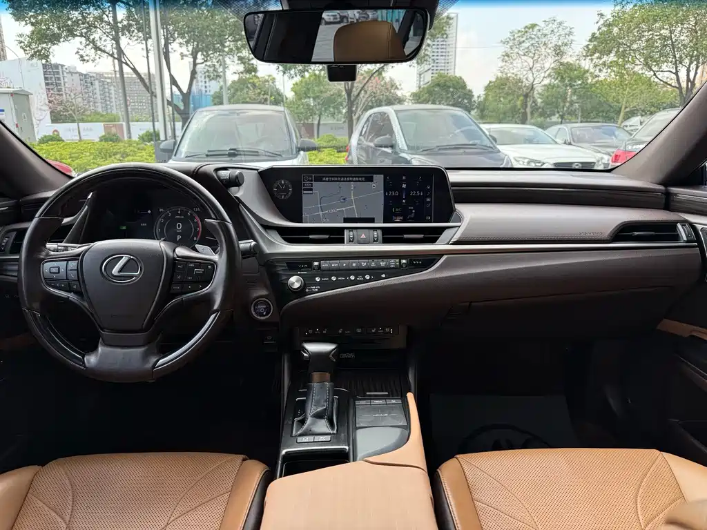 Lexus ES — фото 11