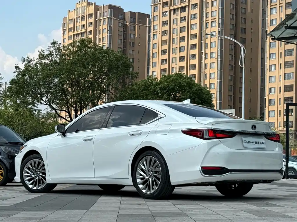 Lexus ES — фото 4