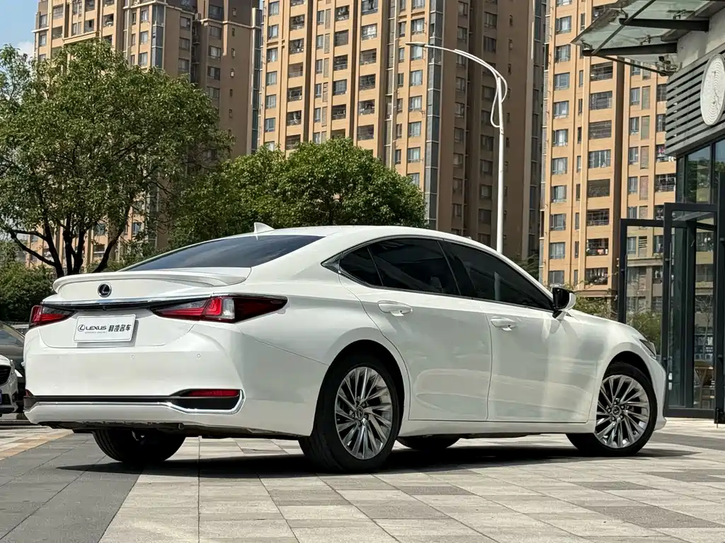 Lexus ES — фото 6