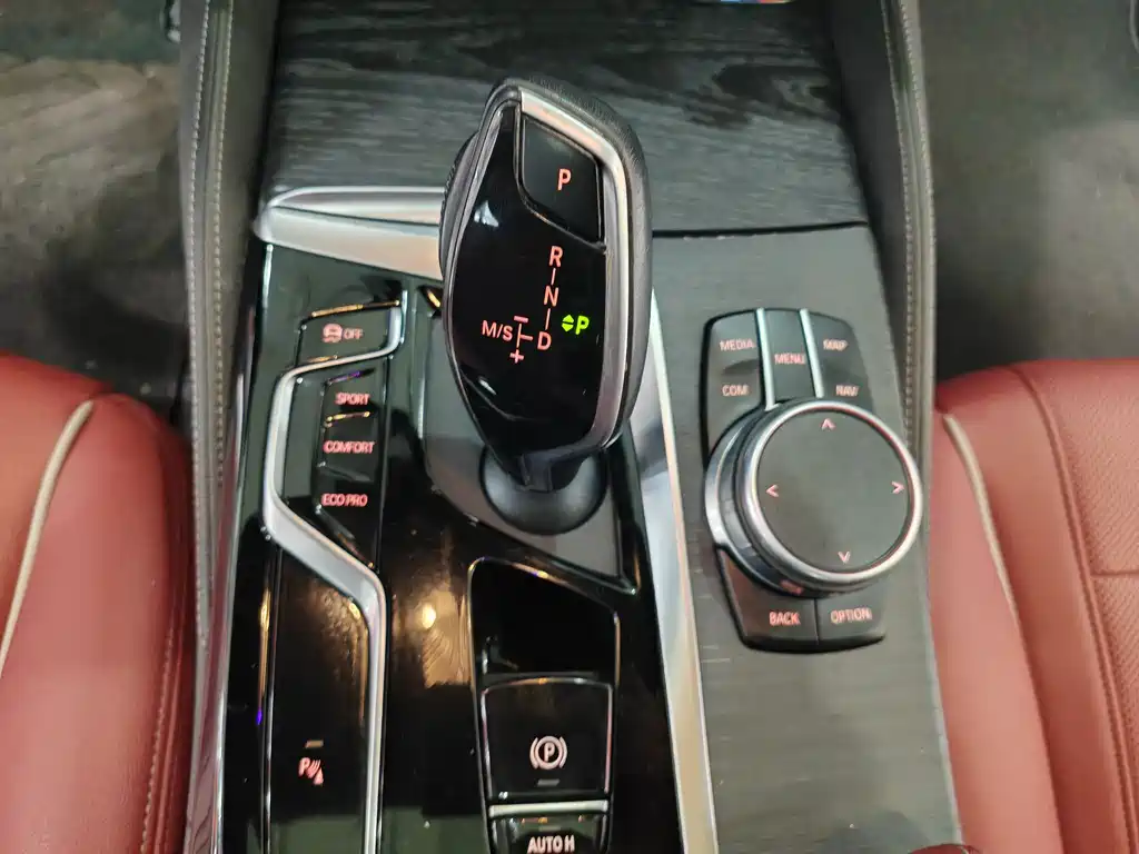 BMW 5 Series — фото 11