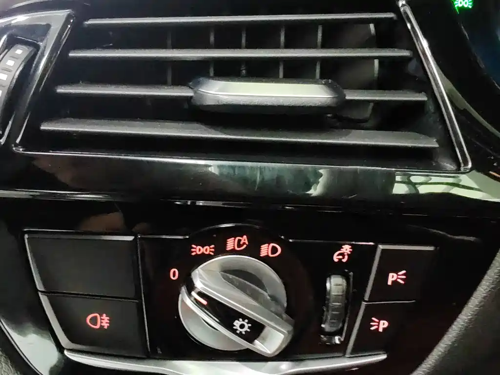 BMW 5 Series — фото 15