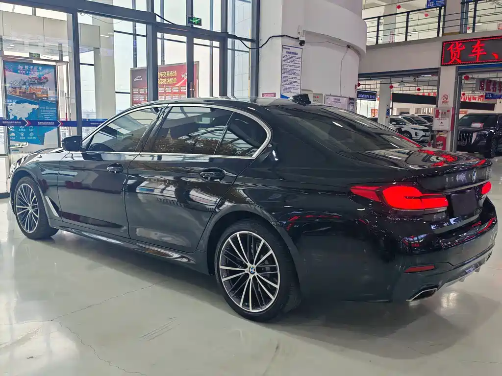BMW 5 Series — фото 20