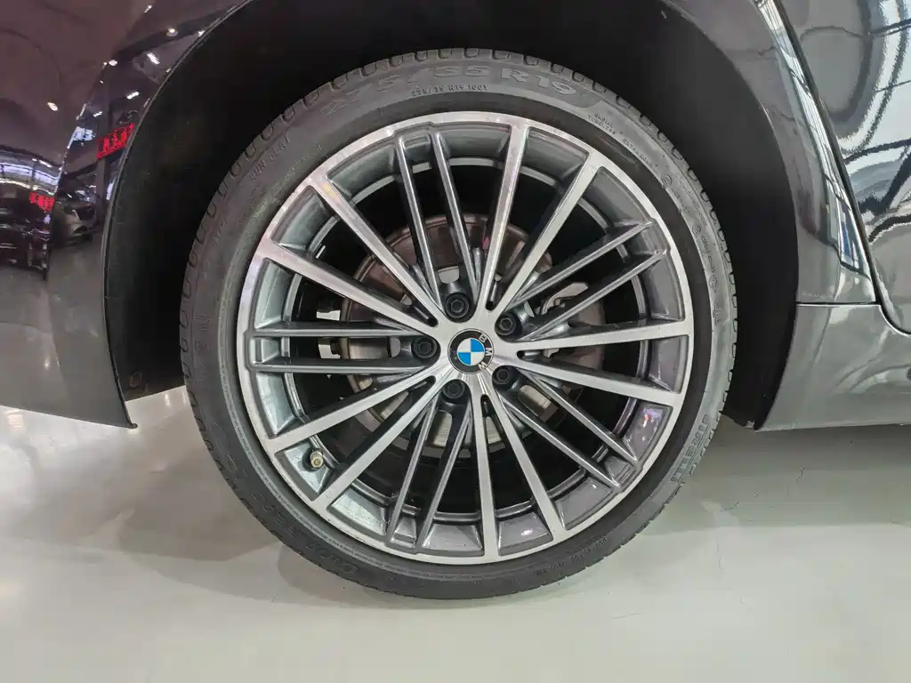 BMW 5 Series — фото 27