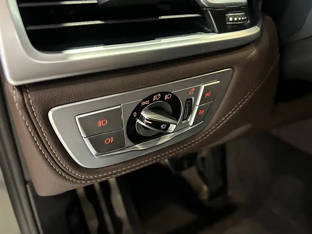 BMW 7 Series — фото 11