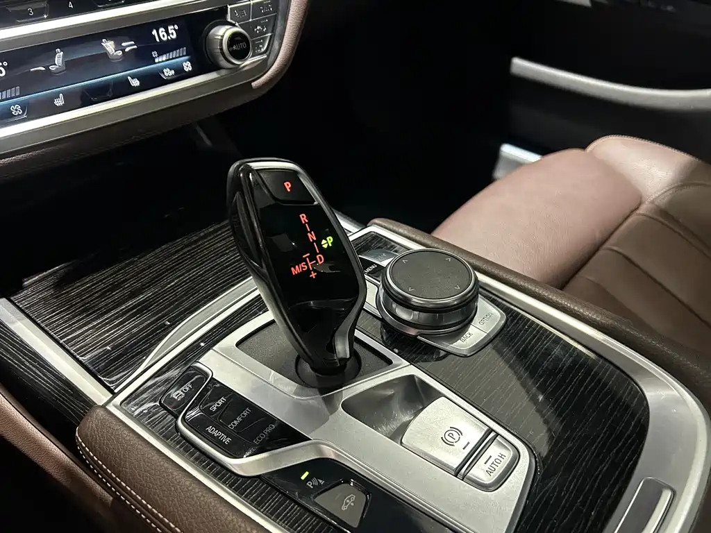 BMW 7 Series — фото 14
