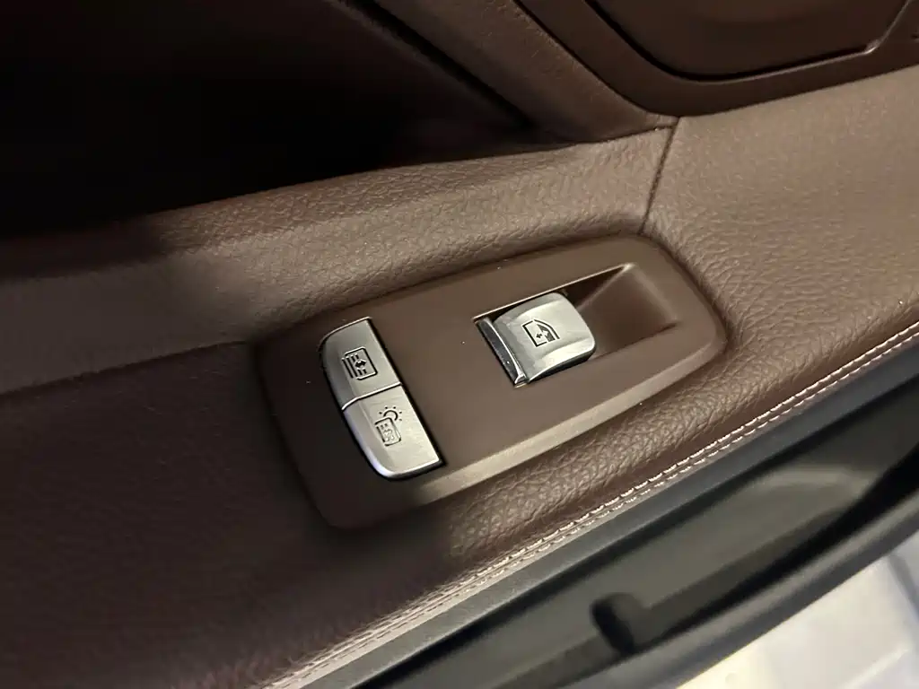 BMW 7 Series — фото 20
