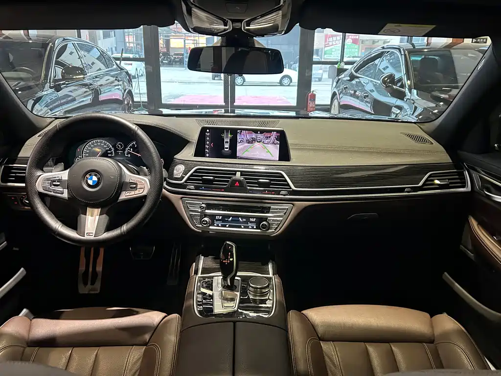 BMW 7 Series — фото 22