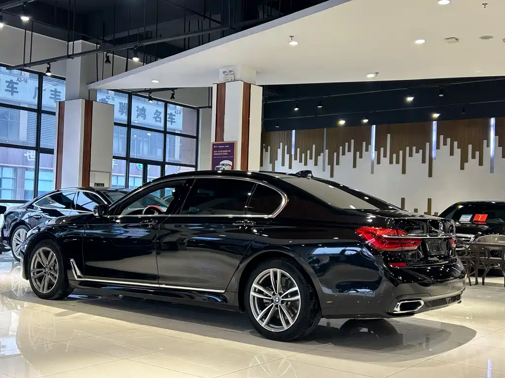 BMW 7 Series — фото 29