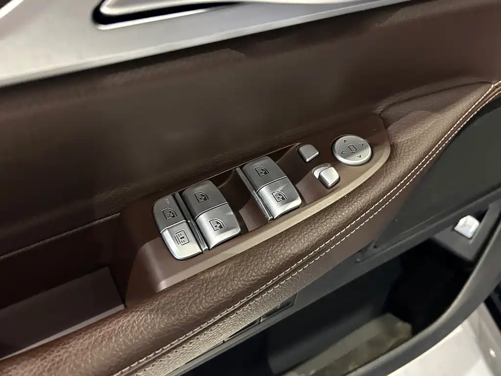 BMW 7 Series — фото 10