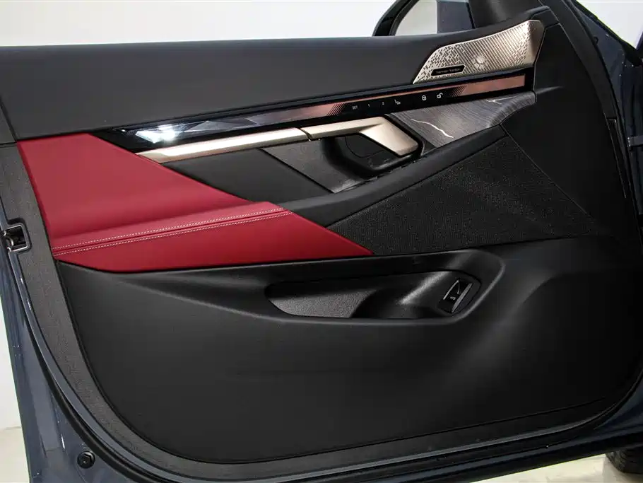 BMW 5 Series — фото 16