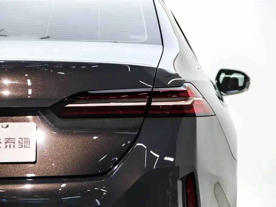 BMW 5 Series — фото 10