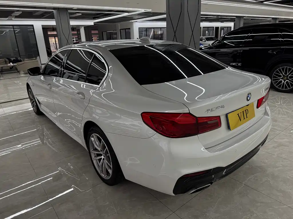 BMW 5 Series — фото 14