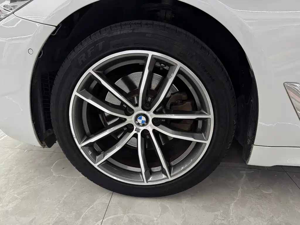 BMW 5 Series — фото 18