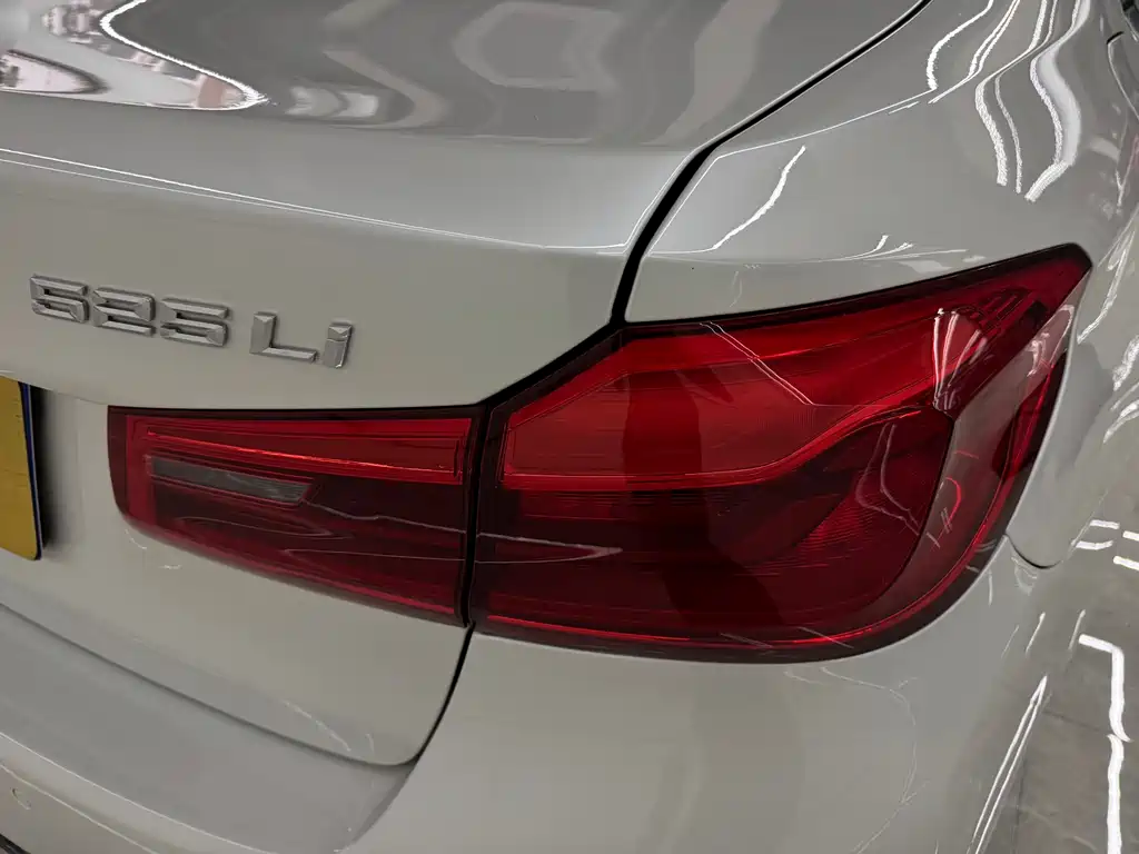 BMW 5 Series — фото 19