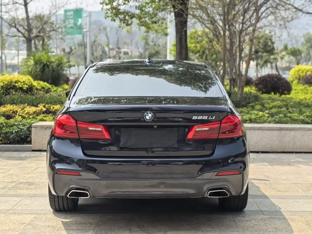 BMW 5 Series — фото 12