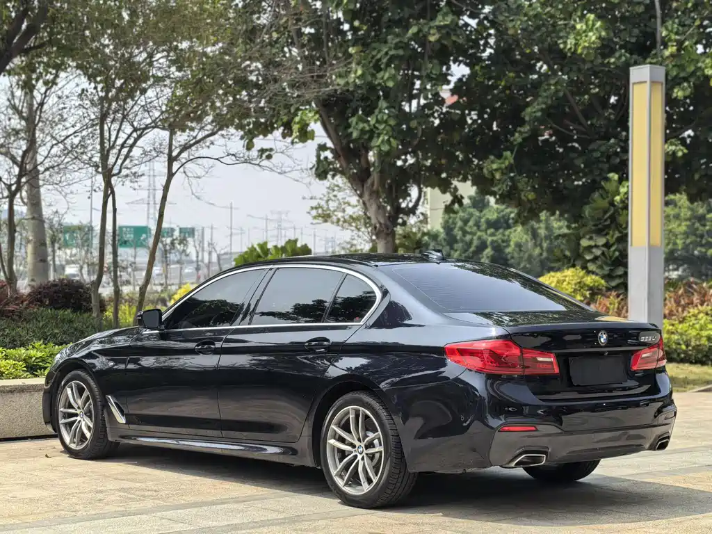 BMW 5 Series — фото 10