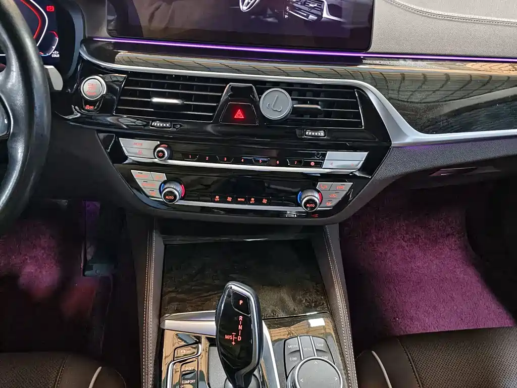 BMW 5 Series — фото 11