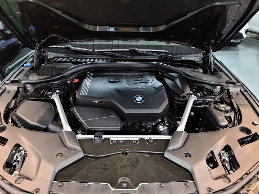 BMW 5 Series — фото 13