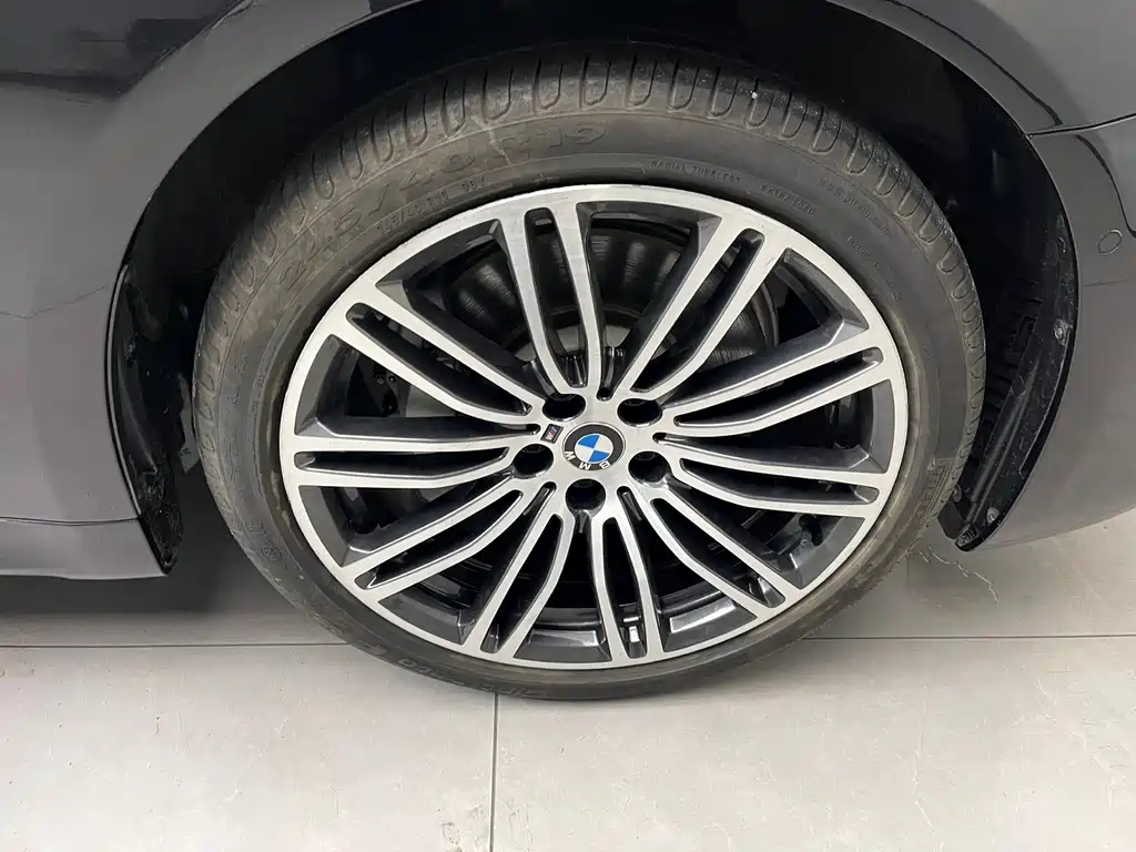 BMW 5 Series — фото 24