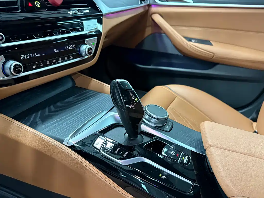 BMW 5 Series — фото 11