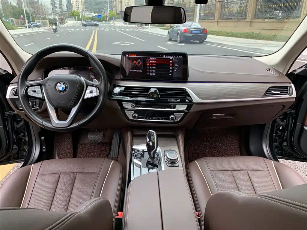 BMW 5 Series — фото 10