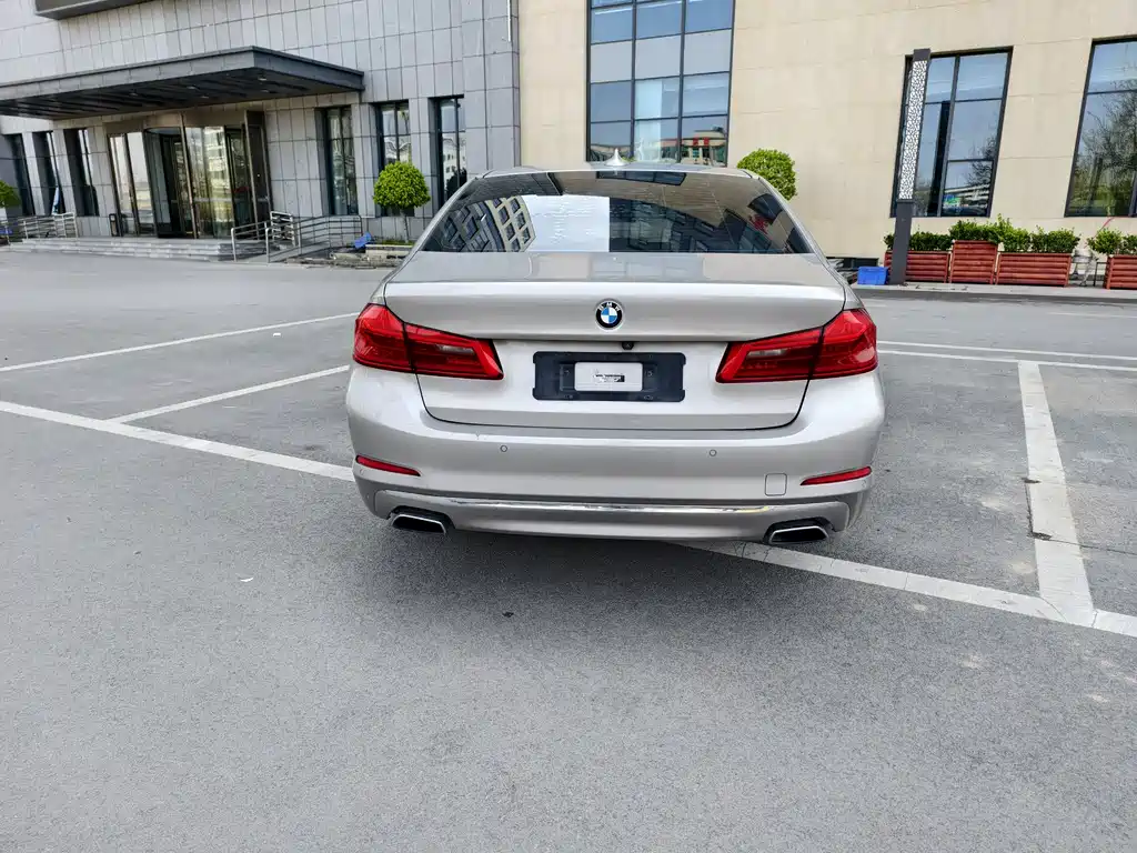 BMW 5 Series — фото 4