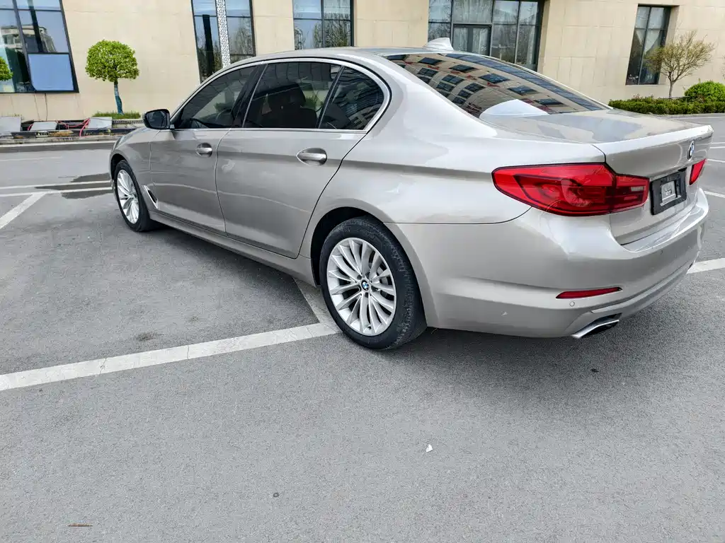 BMW 5 Series — фото 5