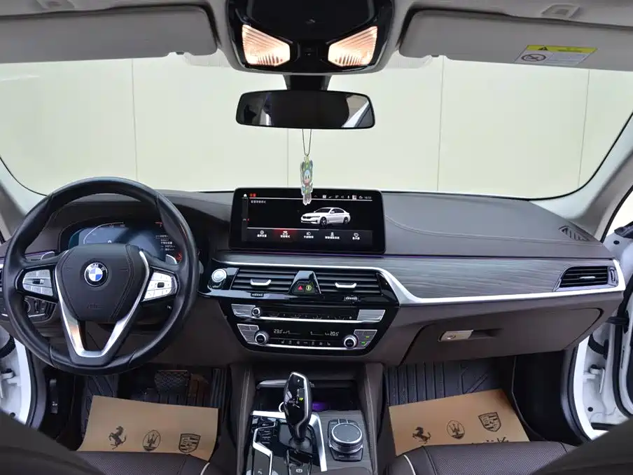 BMW 5 Series — фото 14