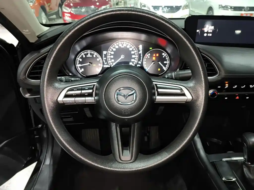 Mazda 3 Axela — фото 10