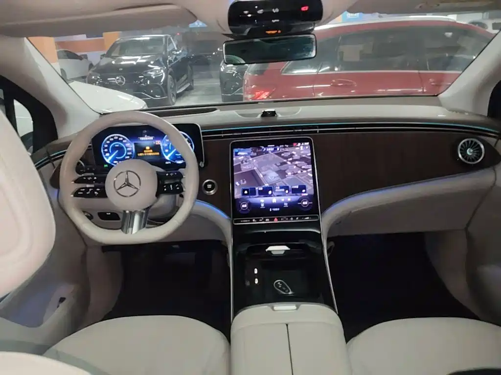 Mercedes-Benz EQE SUV — фото 13