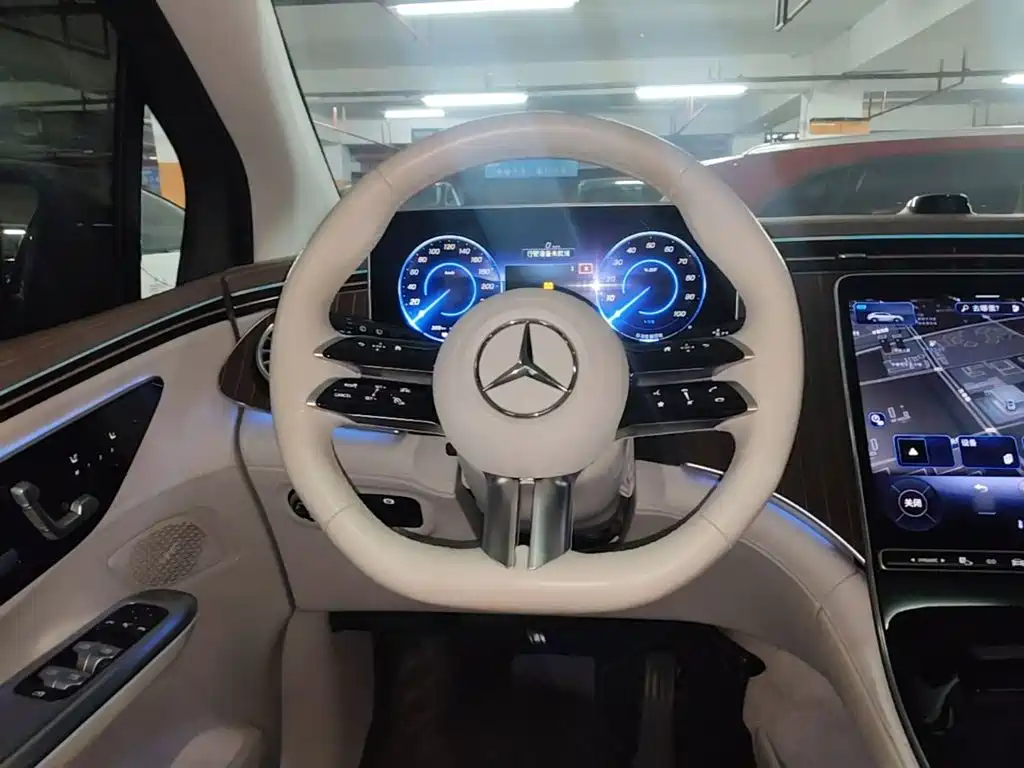 Mercedes-Benz EQE SUV — фото 14