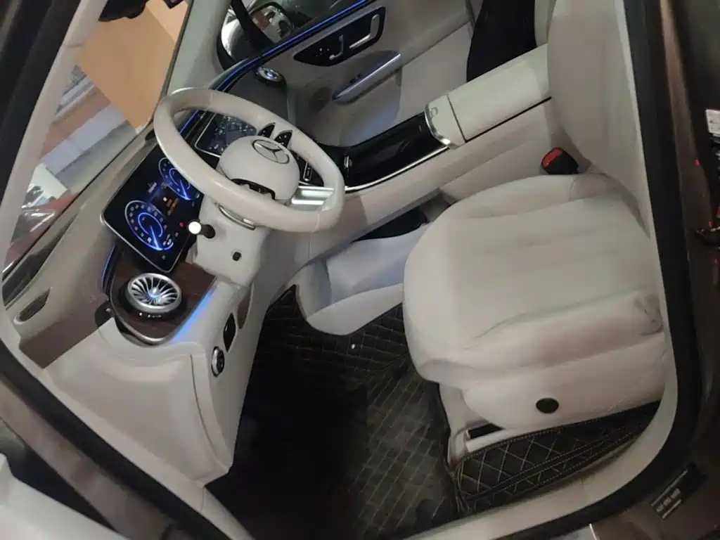 Mercedes-Benz EQE SUV — фото 19