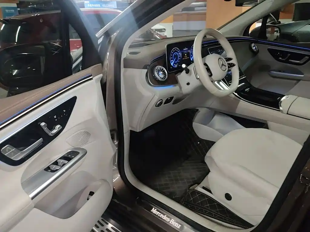 Mercedes-Benz EQE SUV — фото 20