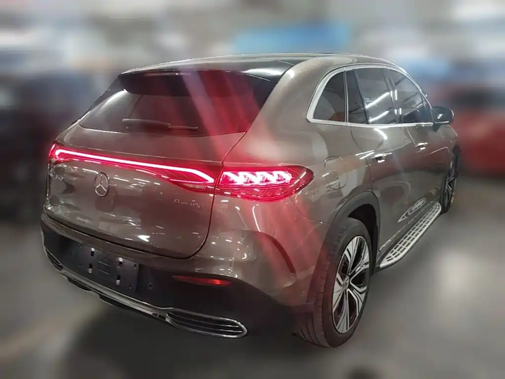 Mercedes-Benz EQE SUV — фото 9
