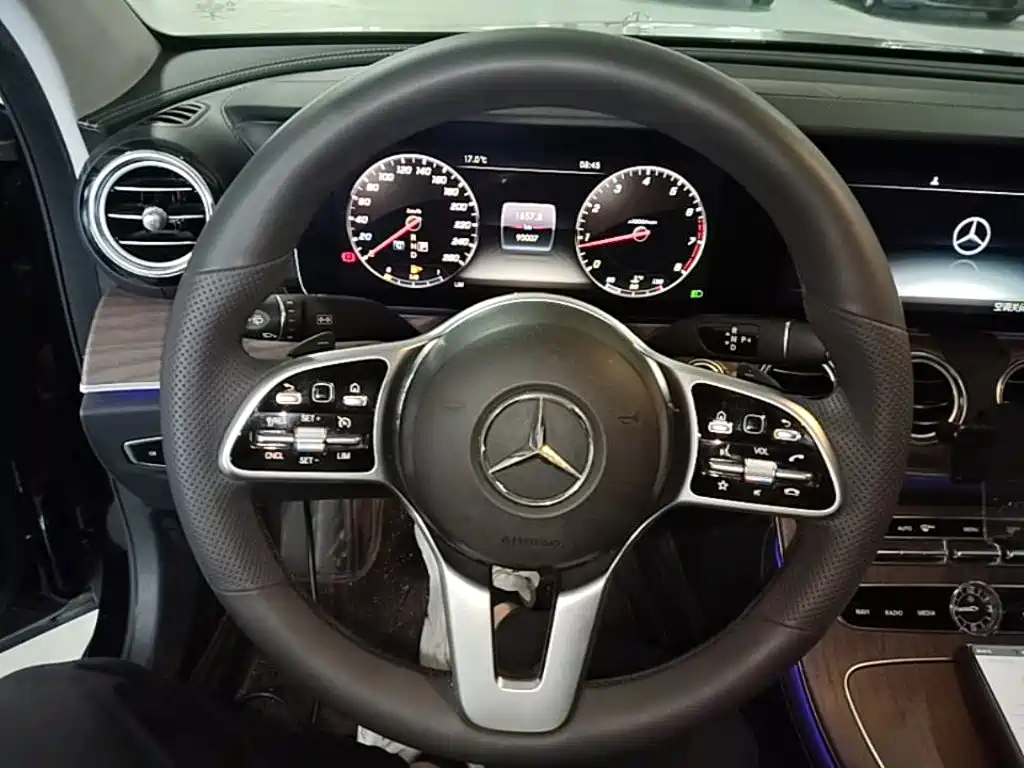 Mercedes-Benz E-Class — фото 10
